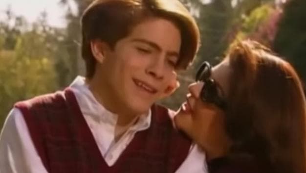 El odio surgió entre ellas cuando 
<b>se enamoran de Nandito</b>, el hijo adolescente de María (Thalía) y Luis Fernando (Fernando Coluga).
<br>