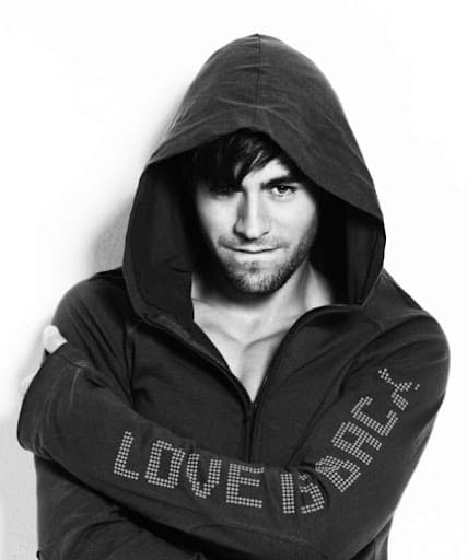 Además de boda y truene, a Enrique le han inventado amoríos con otras famosas.