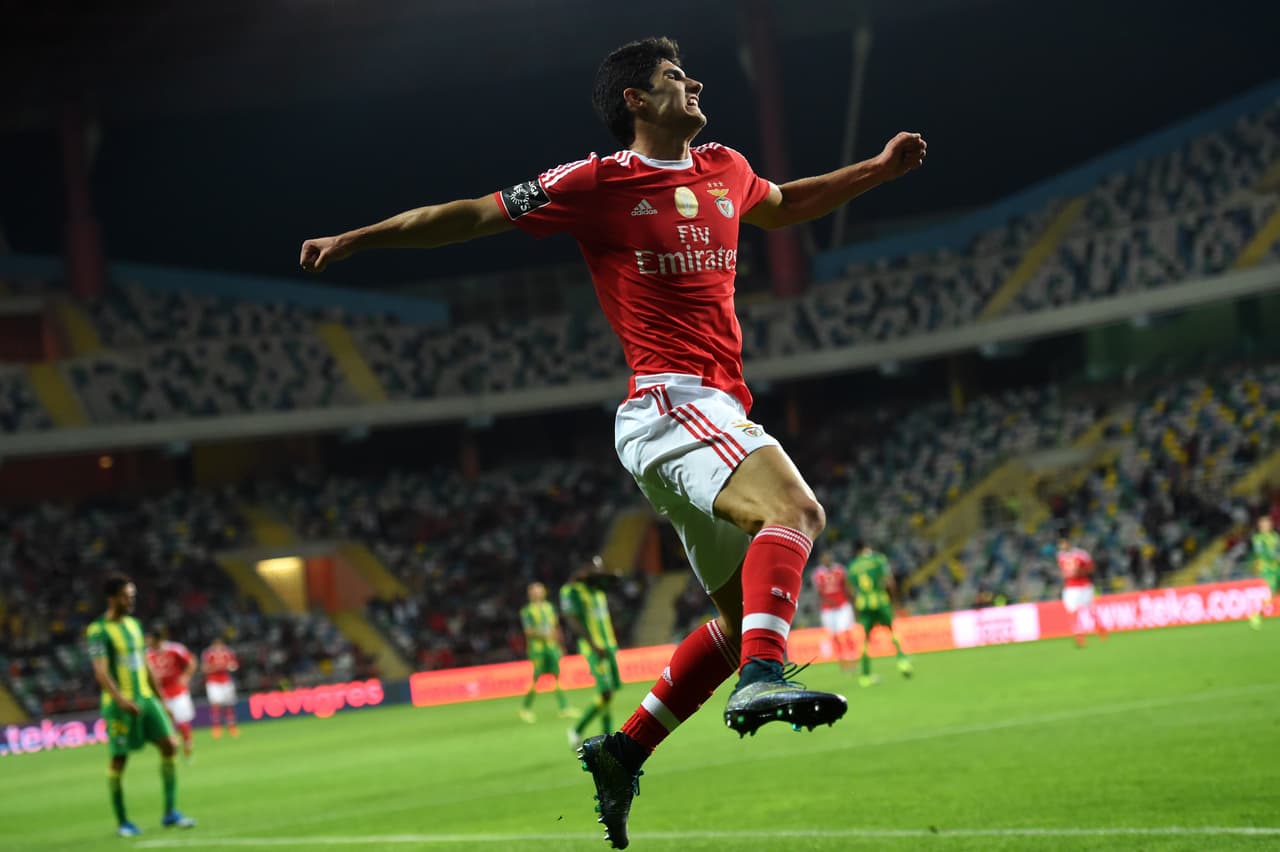 El Benfica golea a domicilio al Tondela 4-0 y cura las heridas del derbi