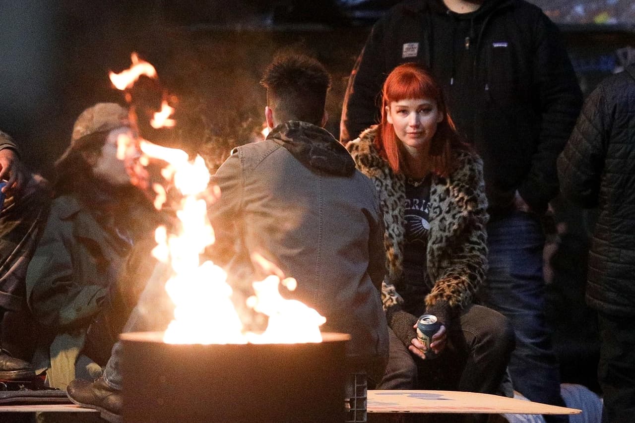 La protagonista de 'Los Juegos del Hambre' estaba demasiado cerca de la ventana tras la cual ocurrió la explosión.