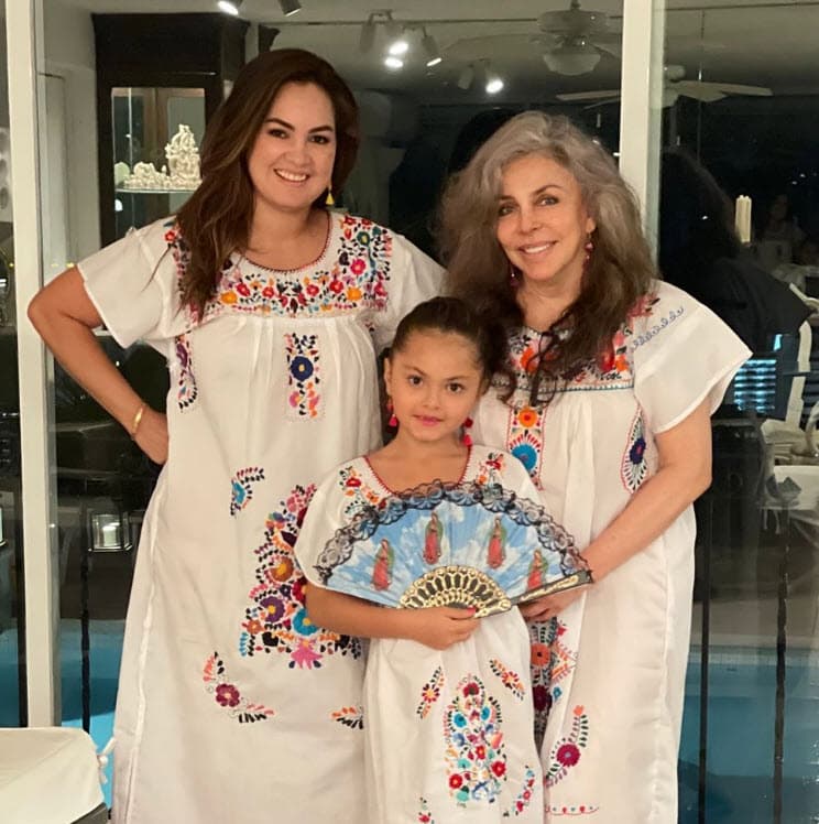 Paola Eraso y su hija pasaban temporadas en México junto a Verónica Castro en su residencia de la Ciudad de México, así como también en la casa que tiene en el puerto de Acapulco.
<br>