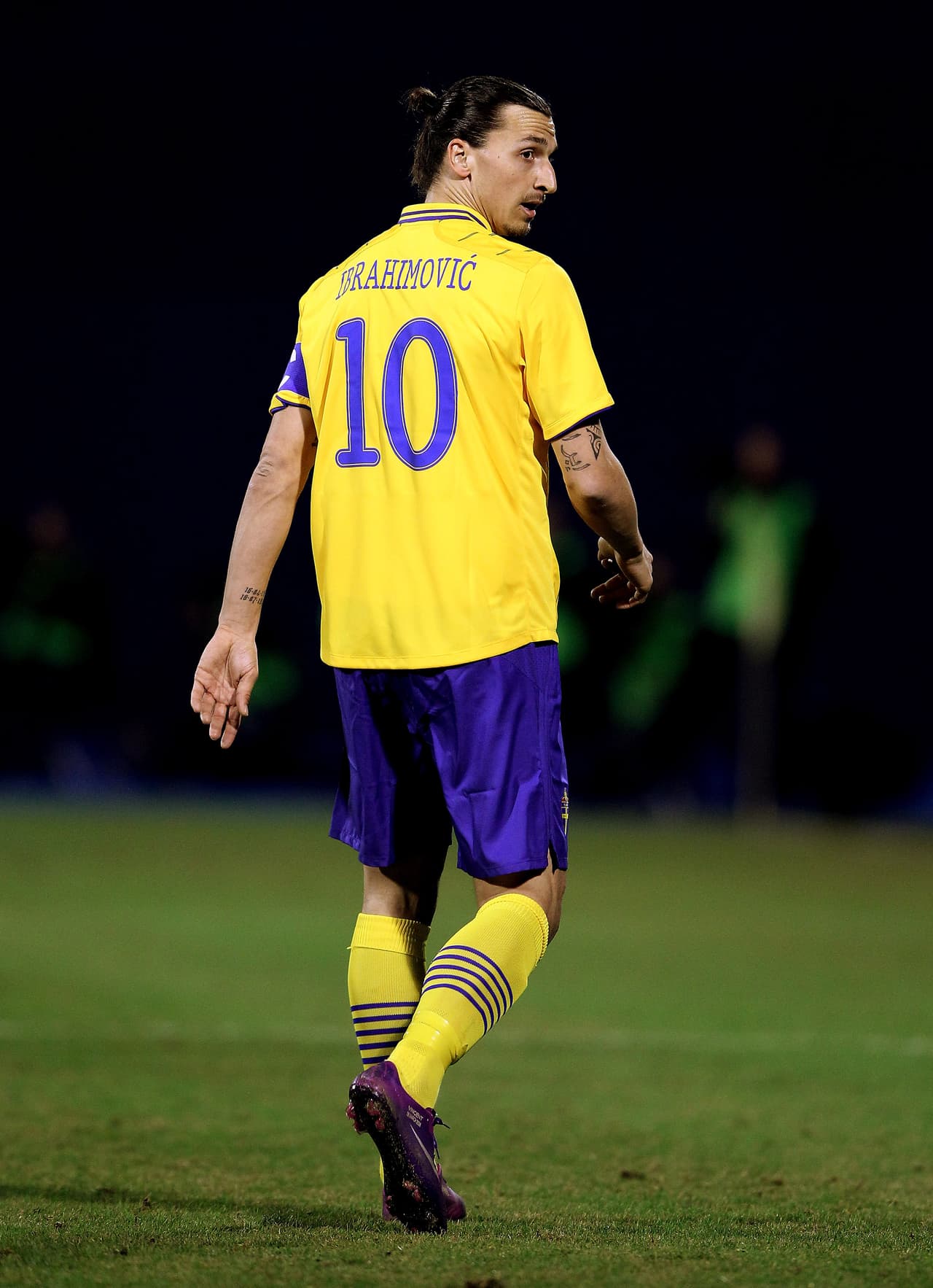 Terminó portando el '10 en la Selección de Suecia, con ese número se retiró.