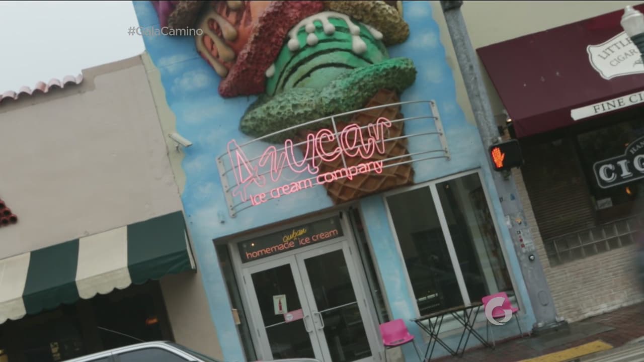 Mientras tanto Fer se fue a comer un delicioso helado.