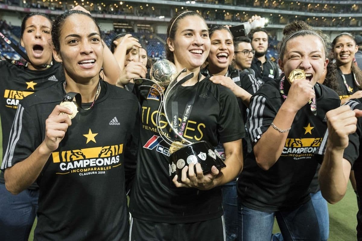 Pero el mejor momento para Bato como director técnico fue el 4 de mayo del 2018, cuando llevó al equipo de Tigres femenil a su primer campeonato de liga, y qué otro rival más que las Rayadas.