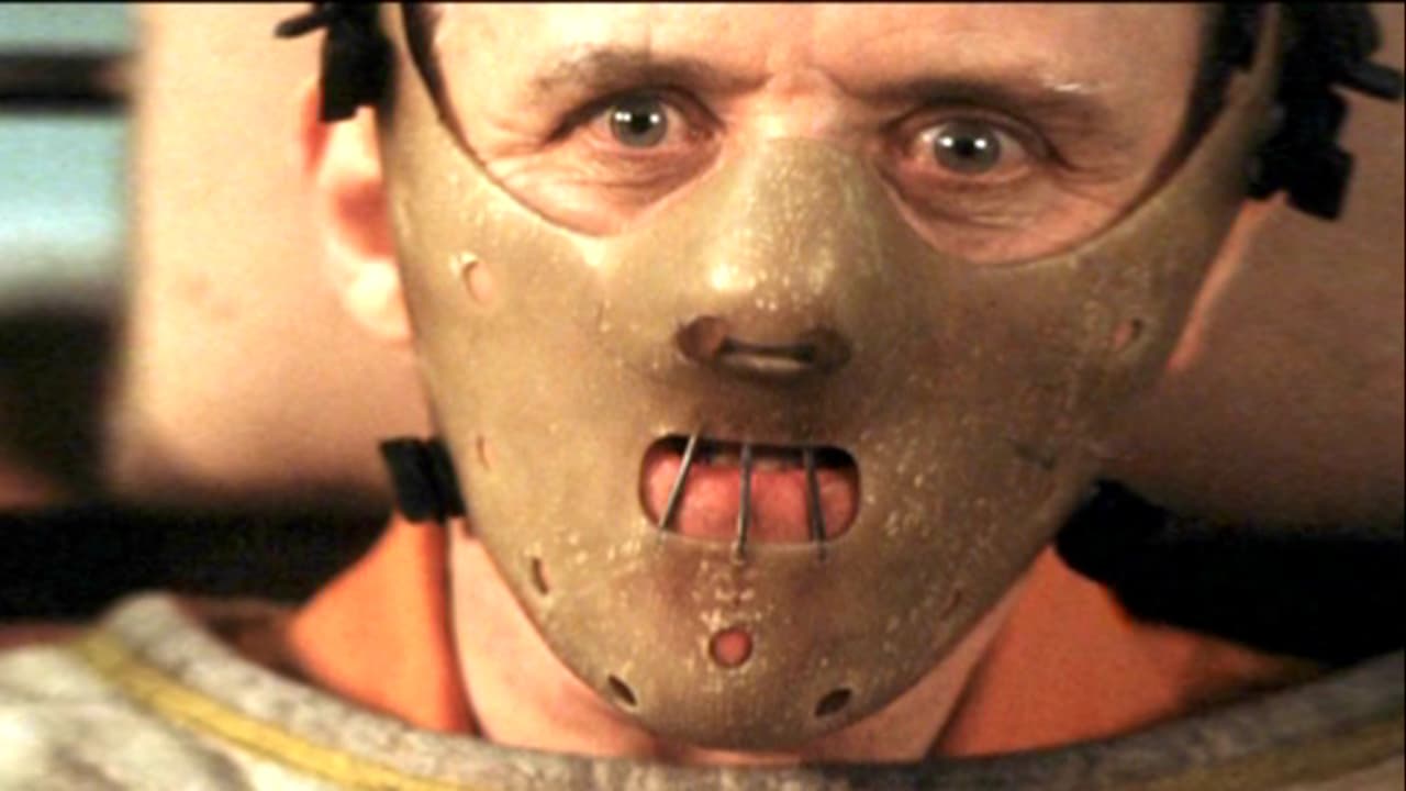 <h3>Para los de estómago fuerte:</h3>
<br>
<b>Silence of the Lambs</b> (1991)
<br>
<b>Director: </b>Jonathan Demme
<br>
<b>Actores:</b>
<a href="http://www.imdb.com/name/nm0000149?ref_=tt_ov_st_sm">Jodie Foster</a>,
<a href="http://www.imdb.com/name/nm0000164?ref_=tt_ov_st_sm">Anthony Hopkins</a>,
<a href="http://www.imdb.com/name/nm0095029?ref_=tt_ov_st_sm">Lawrence A. Bonney</a>
<br>Imagínense lo aterradora que es esta película, que hasta su protagonista pasó miedo durante el rodaje. Jodie Foster acabó afectada durante una de las escenas con la increíble interpretación de su compañero de reparto, y sus reacciones de terror son auténticas. El film es un clásico, pero no apto para estómagos sensibles.