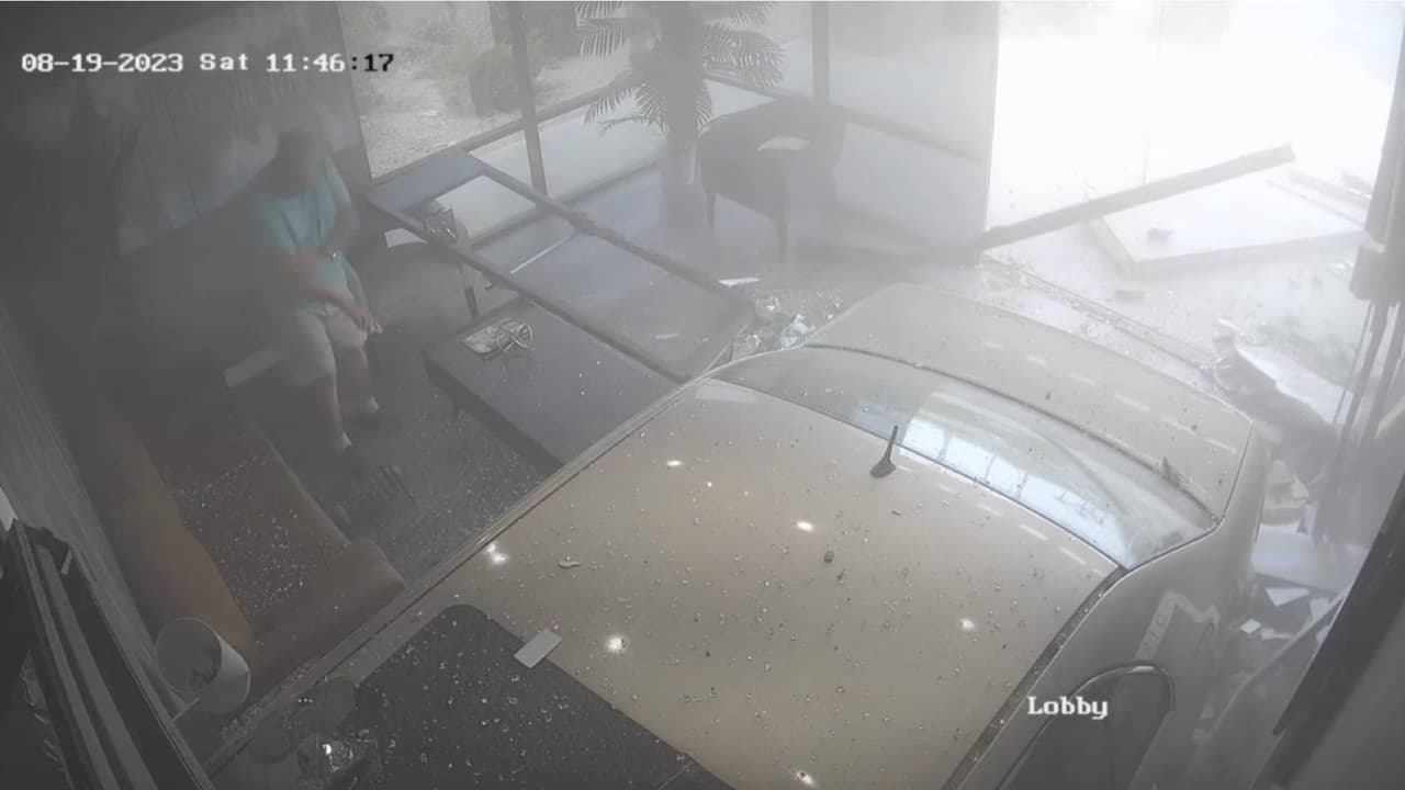 Un hombre se salvó de ser arrollado por el vehículo