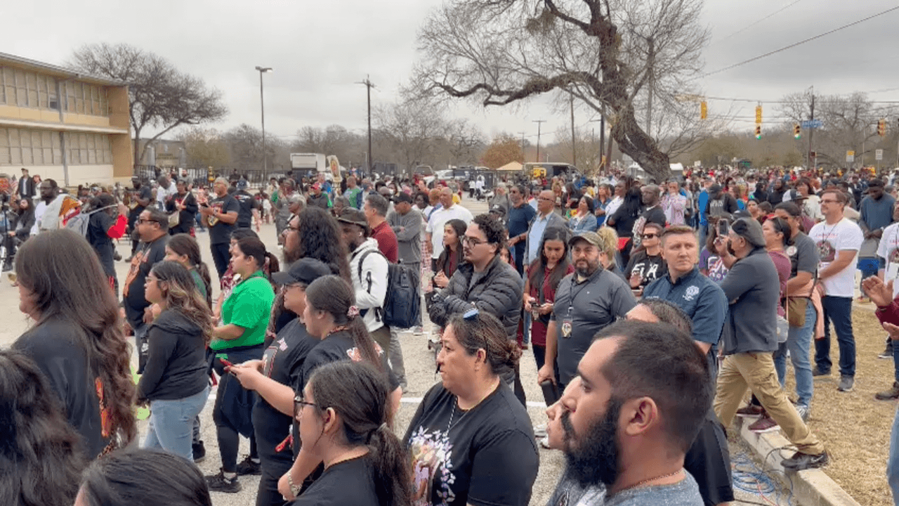 Comienza la marcha para honrar a Martin Luther King Jr. en San Antonio.