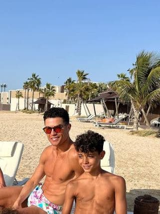 Cristiano Ronaldo y su hijo mayor