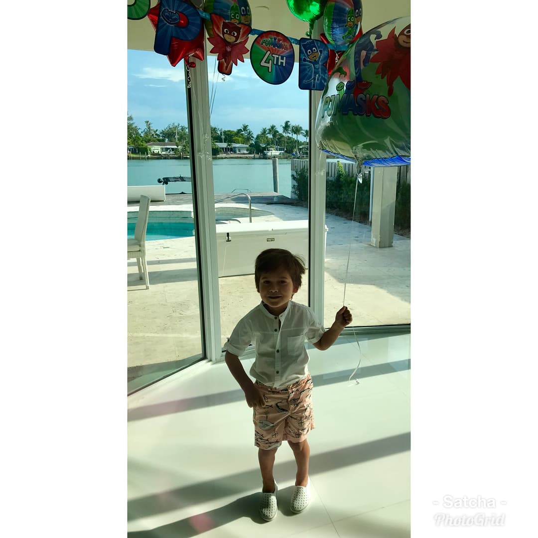 Para Satcha el tiempo ha pasado muy rápido, parece que fue ayer cuando se convirtió en mamá de este tierno caballerito
<br>