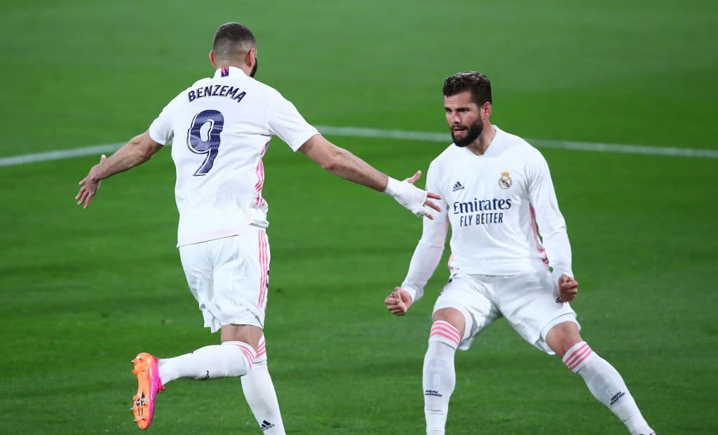 Con dos goles y una asistencia, Karim Benzema se echa el equipo al hombro y 'los blancos' vencen 0-3 al Cádiz en la jornada 31 del futbol español.