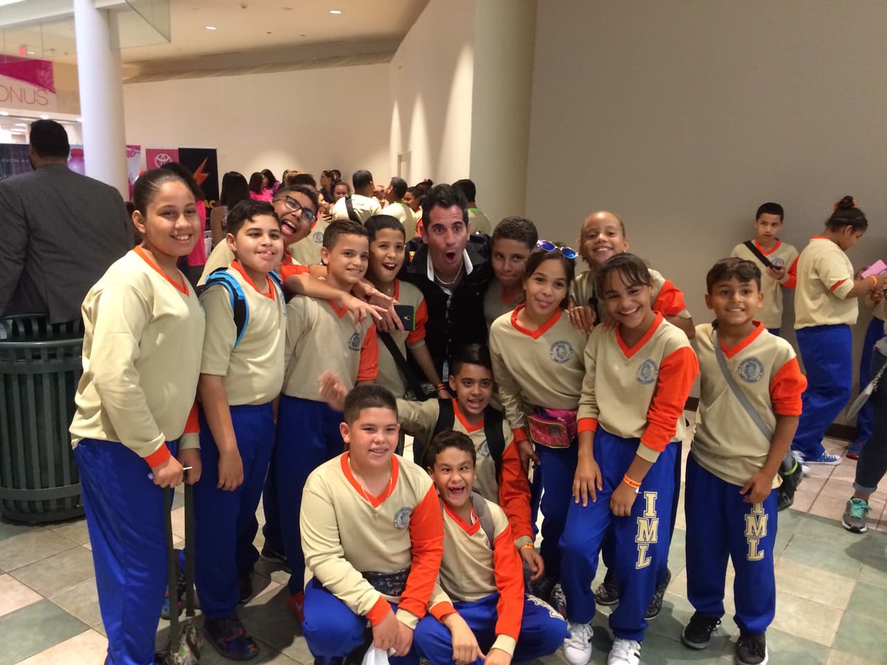 La destacada actriz y animadora Suzette Bacó, fue seleccionada Madrina Nacional de las Marchas 2016. Además, otros talentos y personajes de Univision Puerto Rico se unieron.