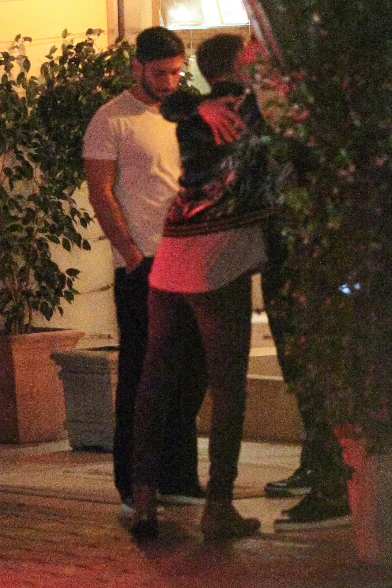 Al final, se despidieron con un fuerte abrazo.