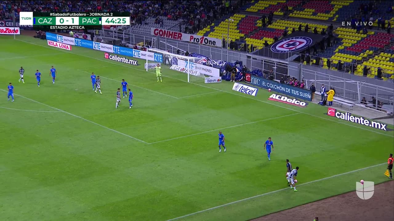 ¡TIRO ATAJADO! disparo por Érick Sánchez.