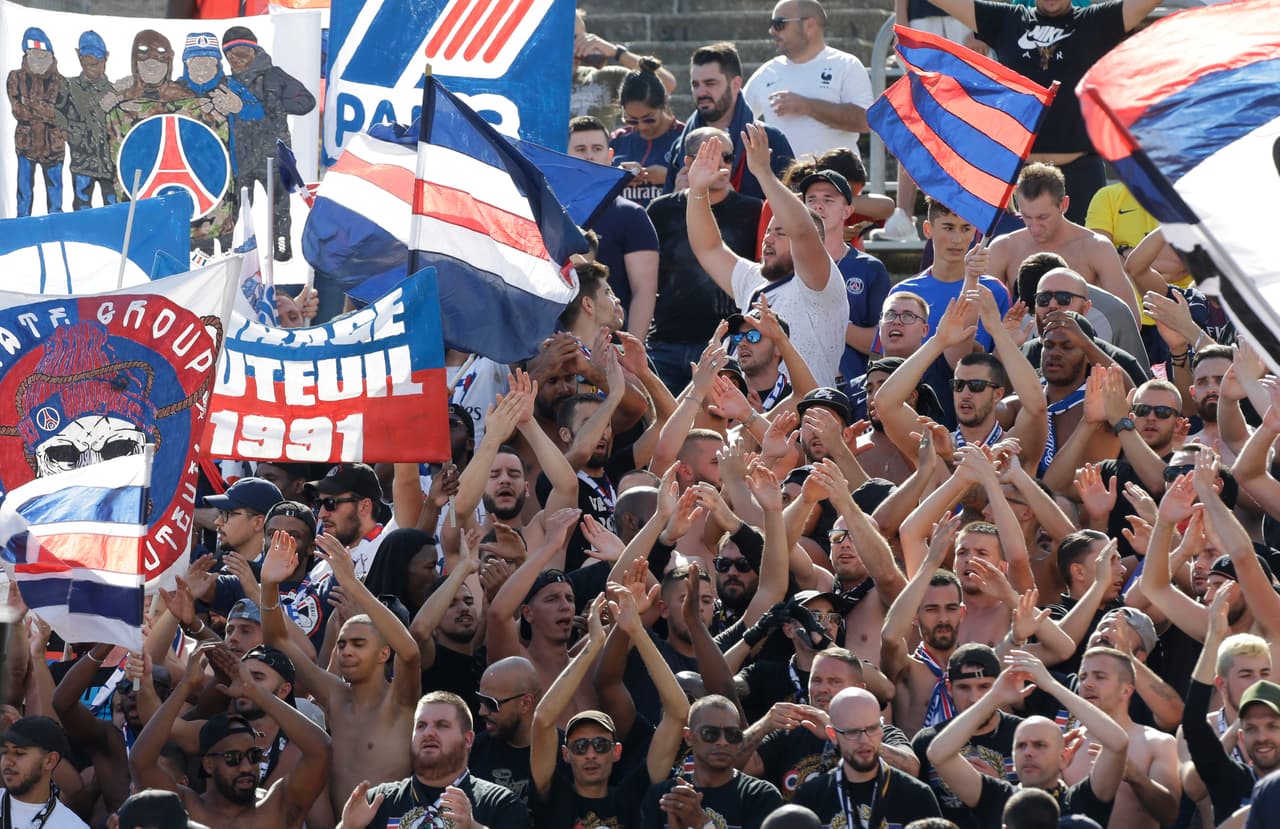 Aunque los parisinos tambipen se hicieron presentes en gran número y ocuparon un lugar en uno de los fondos del estadio para apoyar a su equipo en este nuevo juego del campeonato.