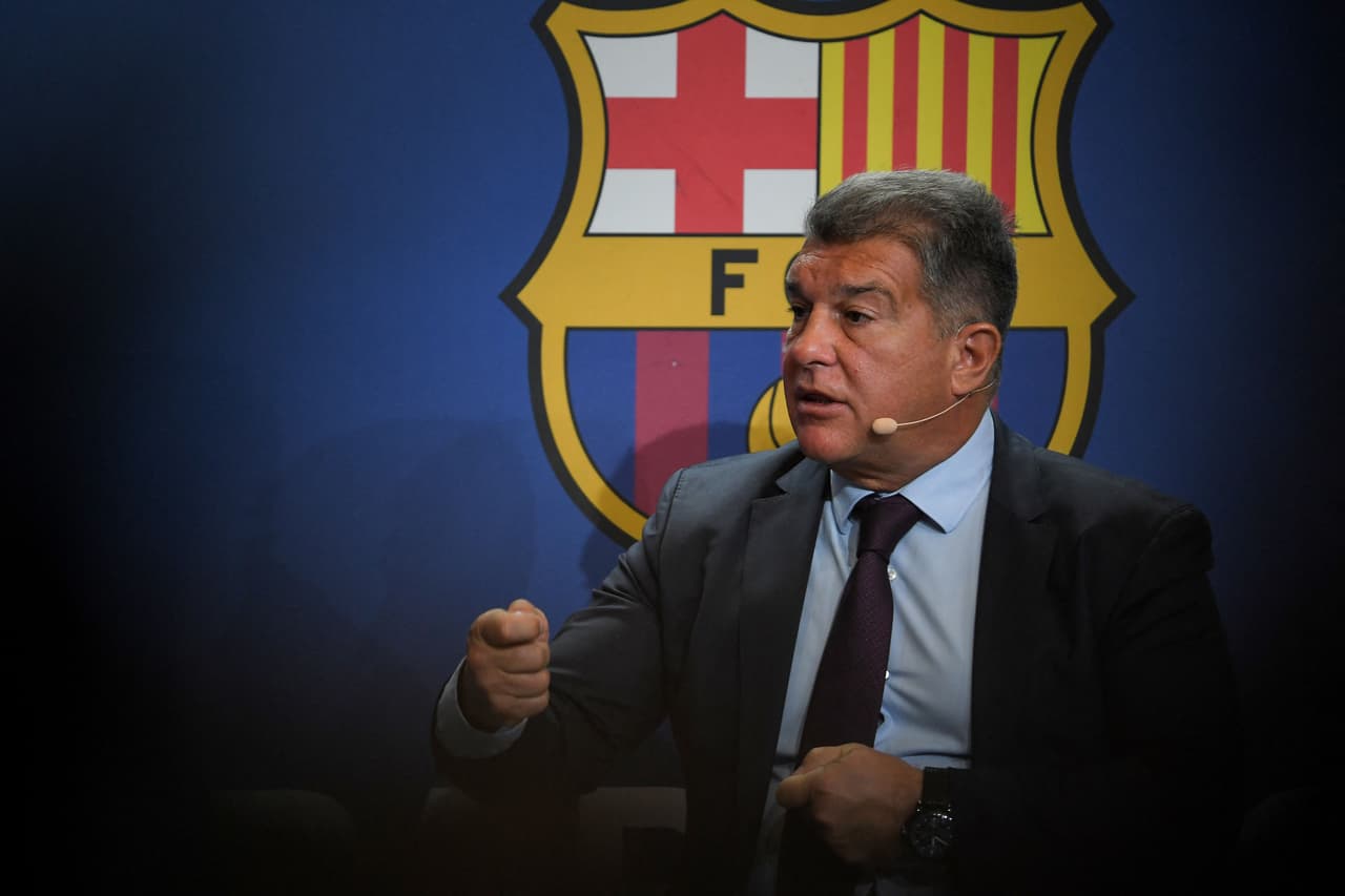 Los últimos cinco presidentes del Barcelona se reúnen para apoyar al club