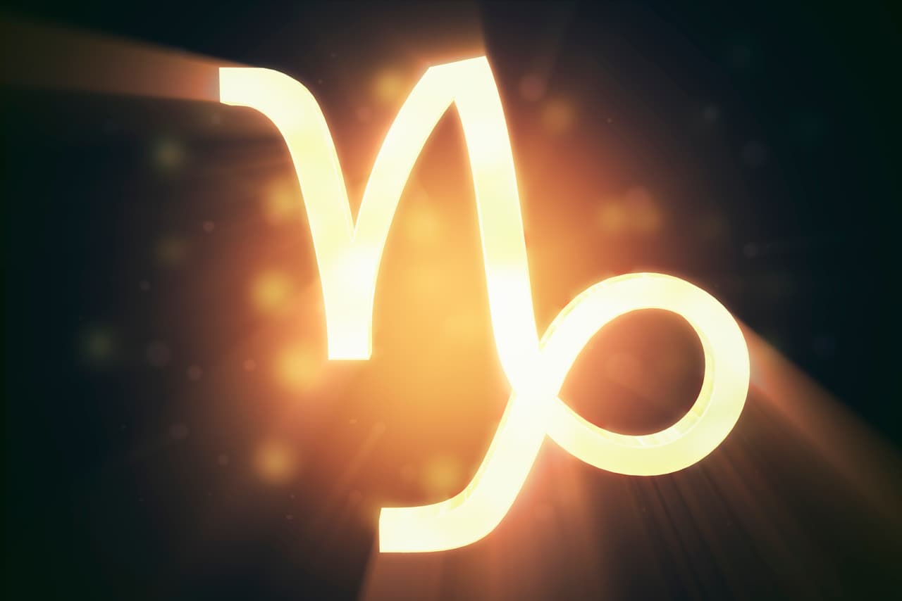 <b>Capricornio</b>
<br>
<b>Signo de tierra</b>
<br>
<b>Tu regente es el planeta Saturno y riges la casa 10 del zodíaco</b>
<br>
<br>Muy compatible con Tauro, Virgo, Cáncer, Escorpión y Piscis
<br>Compatible de forma aceptable con Capricornio y Piscis
<br>Poco compatible con Géminis, Leo, Libra y Sagitario
<br>Incompatible con Aries y Acuario según su Ascendente