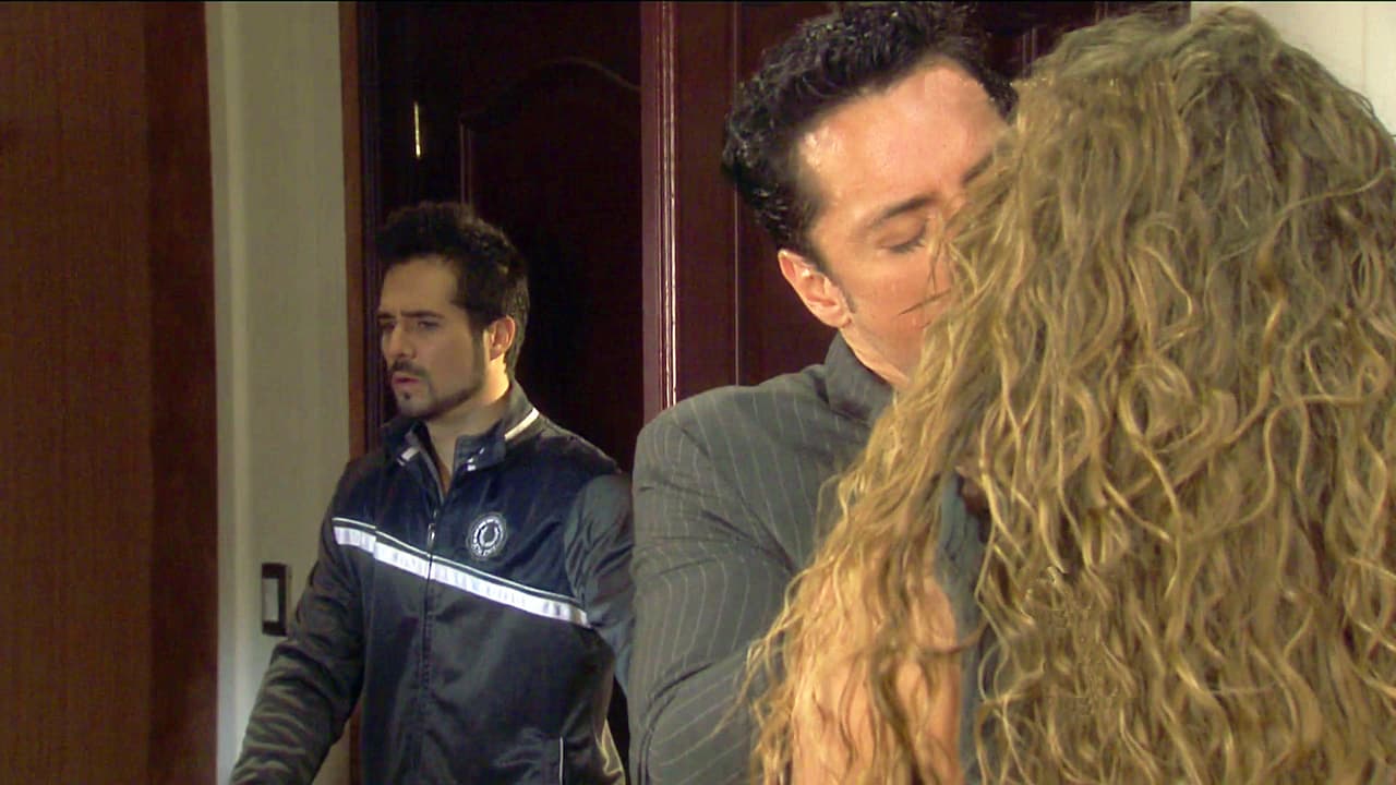 Aitana está igual de molesta con la situación y los dos siguen haciendo fechorías, ¡casi los cacha Pedro!