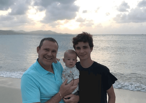 Para Alan este viaje es muy especial ya que ahora el pequeño Liam se une a la aventura.