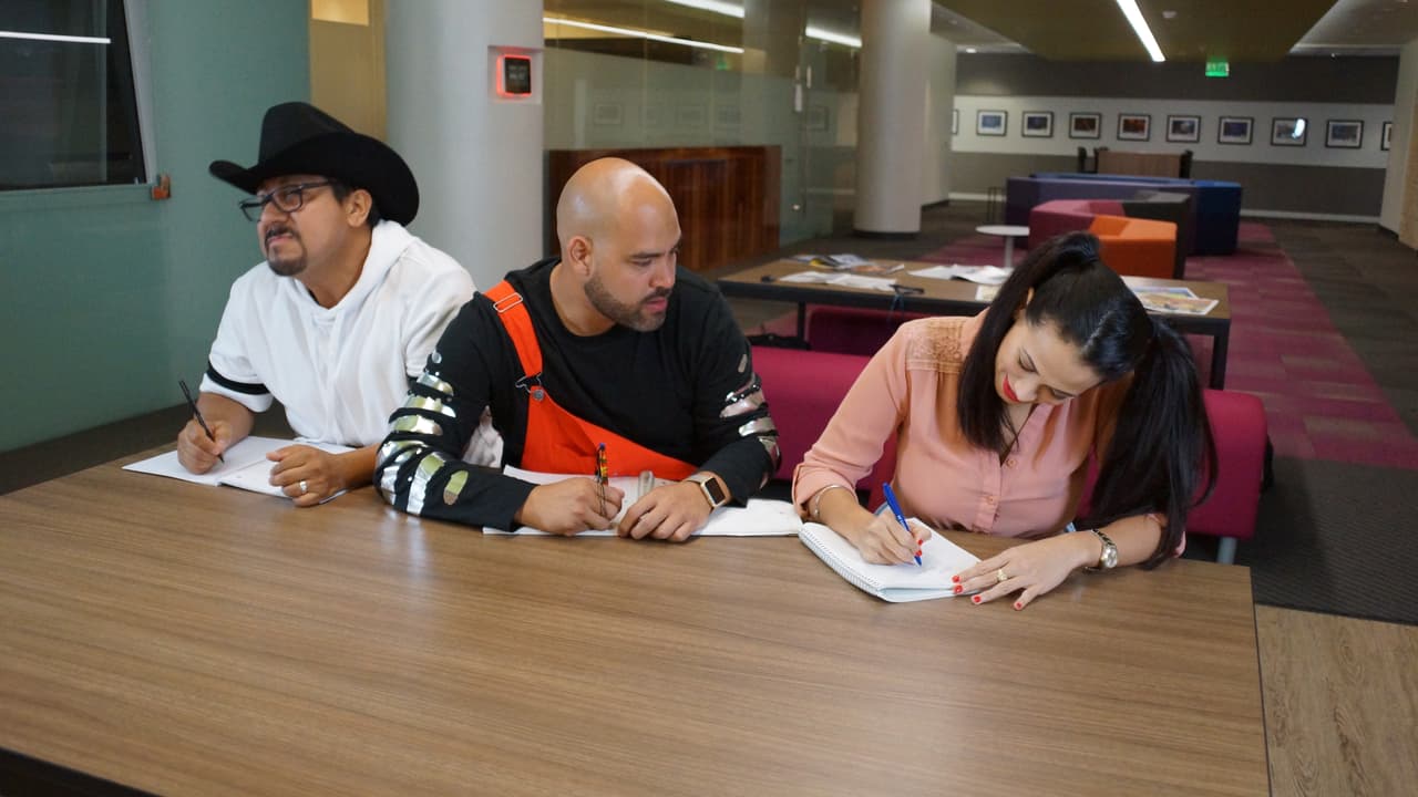En fotos: como niños El Bueno, La Mala y El Feo volvieron a la escuela