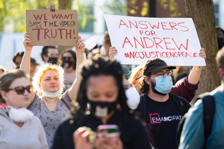 Fiscal indica que muerte de Andrew Brown Jr. a tiros fue justificada