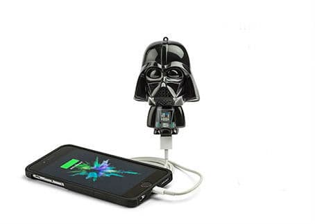 Mighty Minis Darth Vader: cargador para el teléfono celular (Thinkgeek.com)