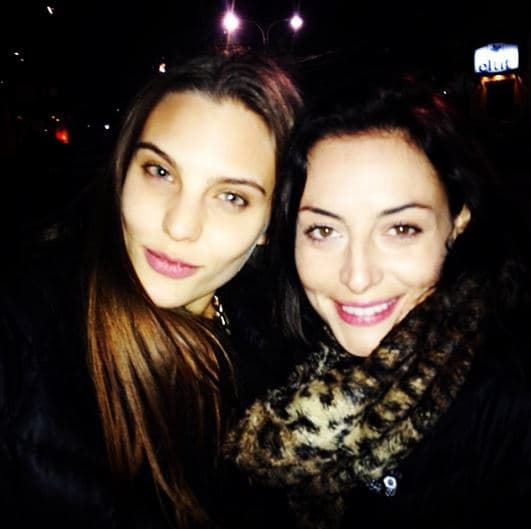 Mientras que Achaga dio inicio a las grabaciones de la serie 'Sitiados' a cargo de Fox, donde compartió créditos con la actriz mexicana Marimar Vega.