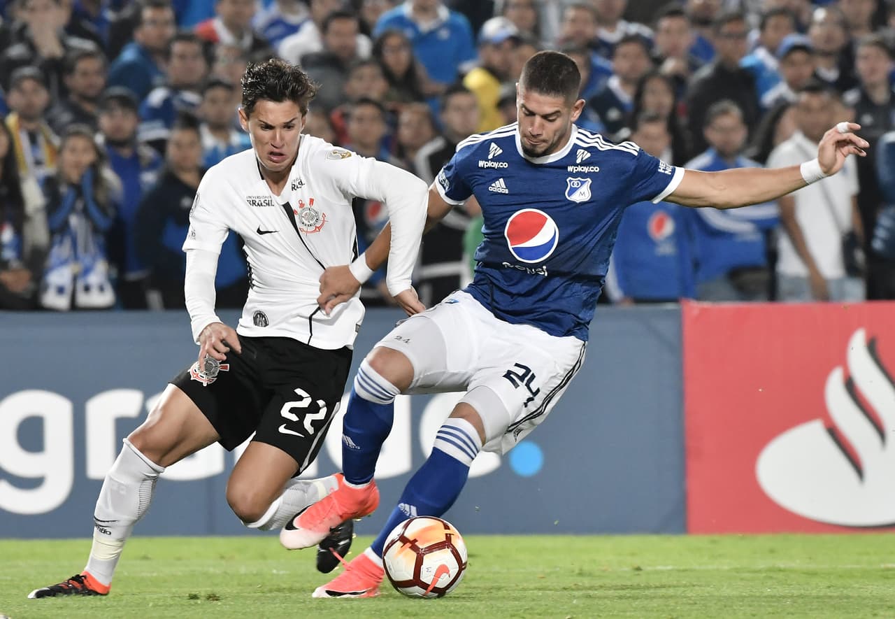 Millonarios ha basado su poder defensivo en el uruguayo
<b>Matías de los Santos. </b>Fue uno de sus mejores hombres en el título del Clausura 2017, el pasado diciembre. Tiene buen juego aéreo y una gran fortaleza al momento de cerrar.