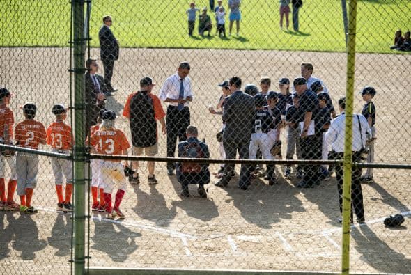 Los papás de los niños tampoco desperdiciaron la oportunidad de retratar a sus hijos con el presidente.