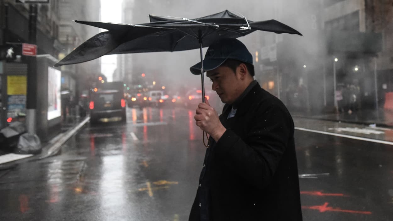 El pronóstico indica que las ráfagas de vientos se intensificarán y continuarán toda la noche de este viernes.