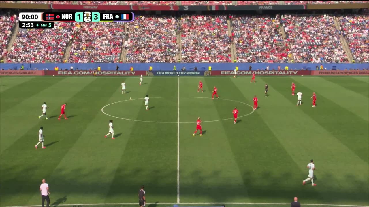 ¡GOL!  anota para Francia. Désiré Doué