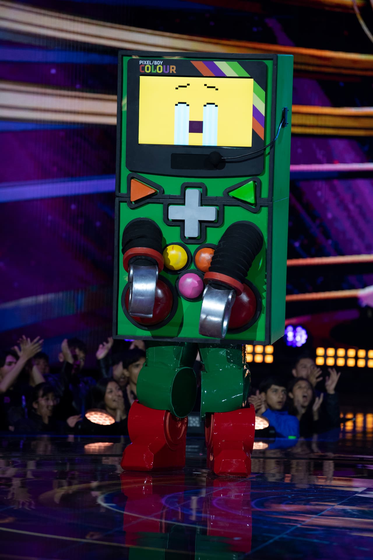 Pixel Boy fue el primer eliminado del quinto show, decisión resultado del combate con Loba, Sardinas y Pastelito. El personaje no fue rescatado ni por los investigadores ni por el público, así que tuvo que mostrar su verdadero rostro.