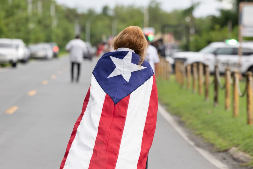 Sonia Santiago, presidenta de la organización Madres contra la guerra, 
<b>pidió a los puertorriqueños ignorar </b>las acciones militares del 
<b>presidente de Estados Unidos, Donald Trump</b>. Sospecha que desde la isla, quieren
<b> <a href="https://www.univision.com/noticias/america-latina/que-poder-militar-tiene-venezuela-para-defenderse-de-la-amenaza-de-una-invasion-de-eeuu" target="_blank">invadir a Venezuela</a></b>.