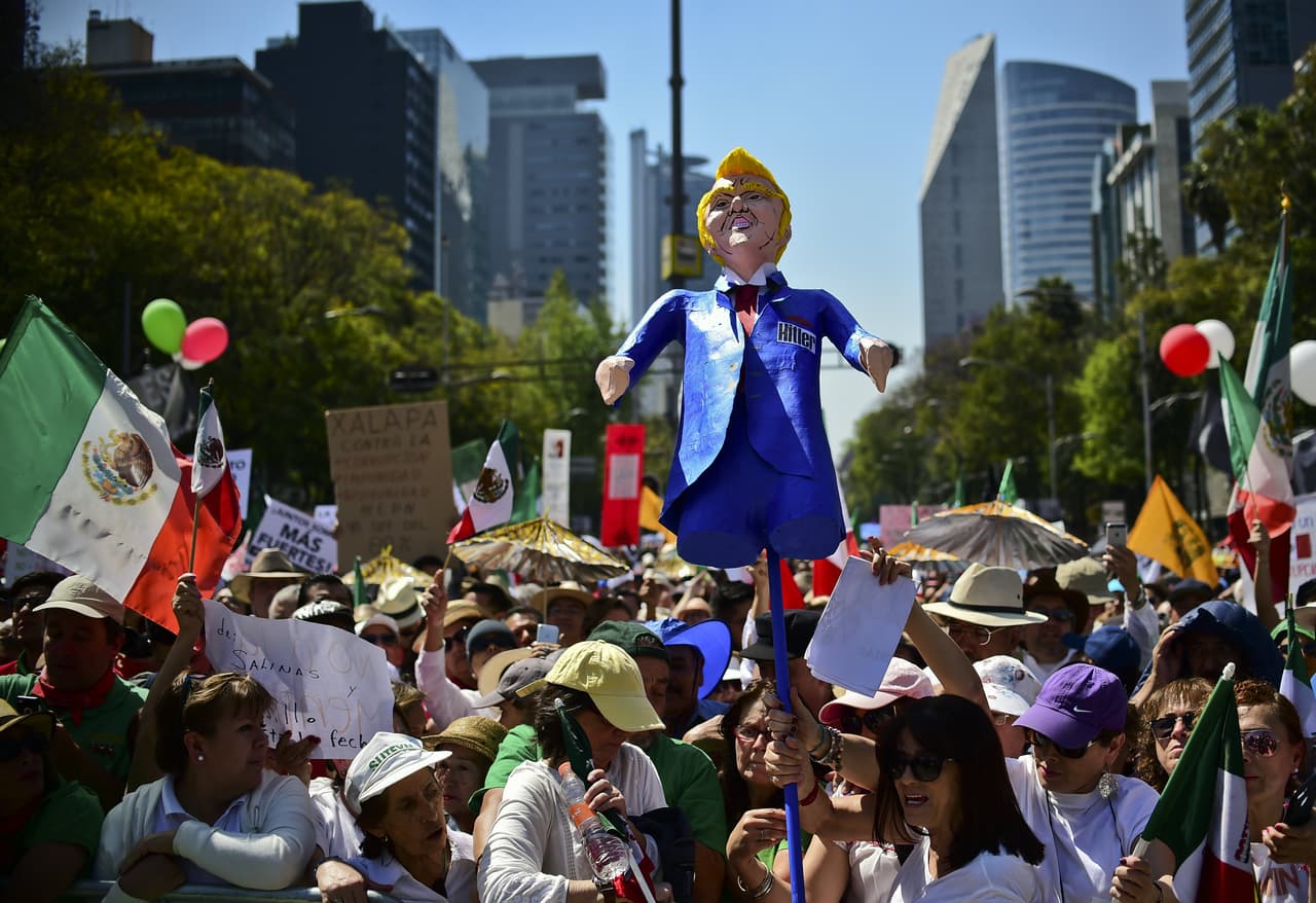 Los mexicanos salieron a las calles para protestar contra el presidente de Estados Unidos, Donald Trump y su retórica anti-mexicana.