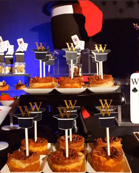 Además de pequeños pastelillos que se ven deliciosos.