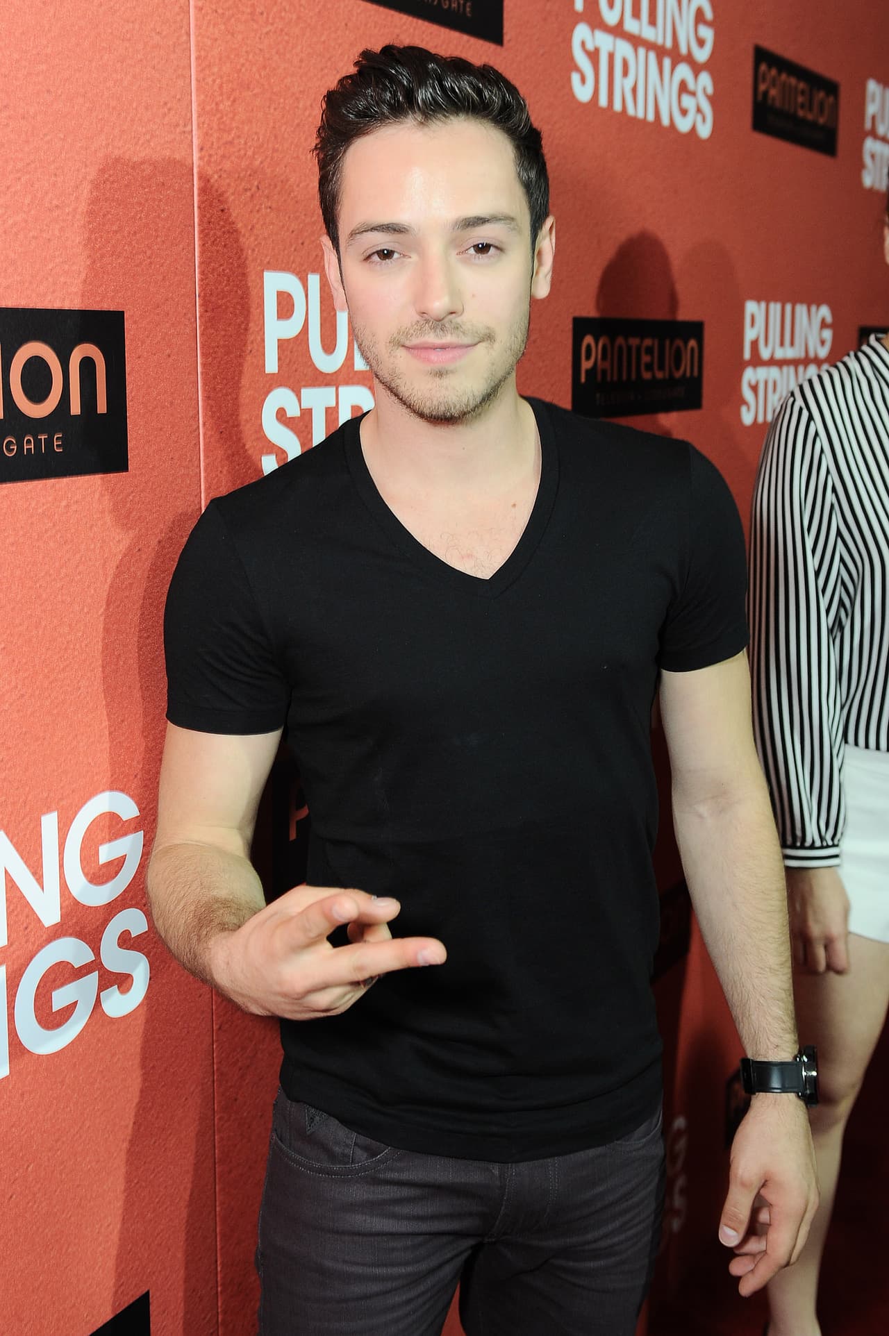 Pee Wee también amplió sus horizontes y debutó en televisión en el reality show ‘El show de los sueños’, del cual salió ganador junto a las gemelas Susana y Adriana Fuentes. Junto a ellas también ganaron el reality show ‘Los Reyes del Show’.