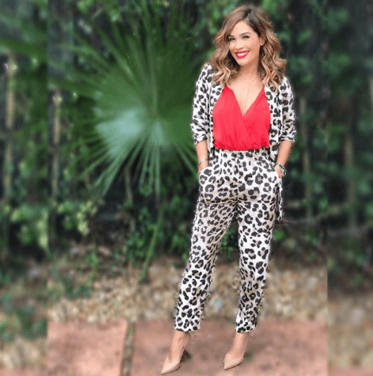 El estampado en animal print, combinado con rojo, te hará lucir espectacular.