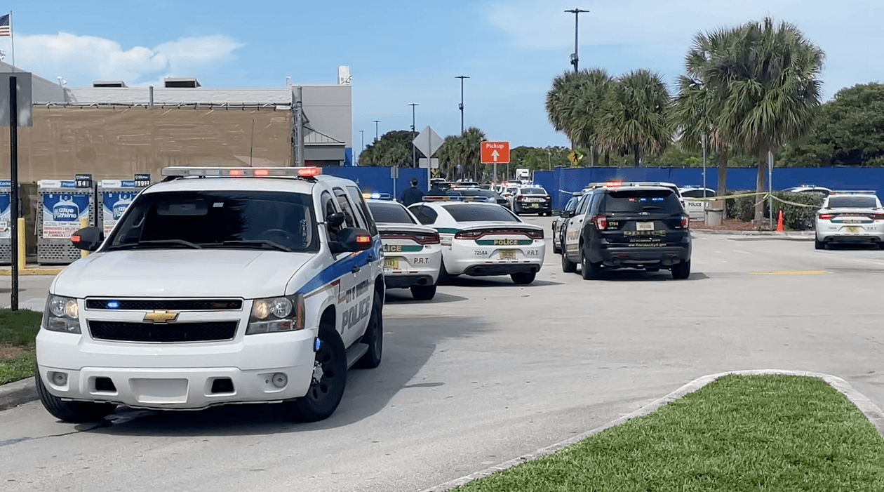 Confirman un muerto por tiroteo en Walmart de Florida, dos personas más resultaron heridas