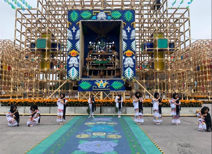 El diseño del Altar de Altares es una obra del artista Vladimir Maislin, quien diseñó las estructuras de 12 metros de altura orientados los cuatro puntos cardinales. 
<br>