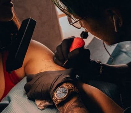 En esta ocasión la actriz no ha presumido totalmente del diseño que ahora se hizo.