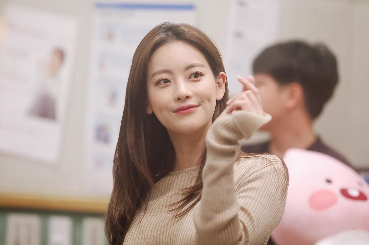 El 7 de enero sorprendió la muerte de la joven actriz y modelo surcoreana Kim Mi-soo, quien se hiciera famosa por su papel en la serie 
<i>Snowdrop. </i>Tan solo tenía 29 años, y todavía se desconocen las causas de su fallecimiento.