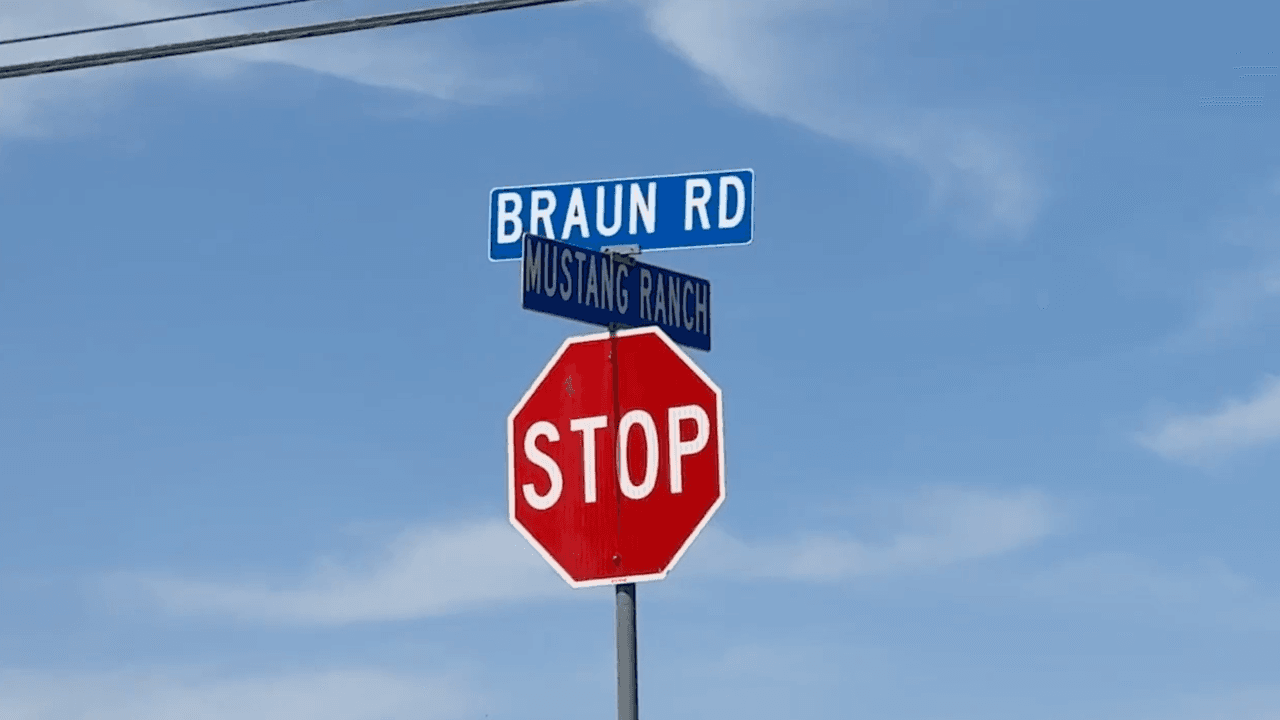 El médico forense del condado de Bexar confirmó que el cuerpo encontrado es el de Mariadelis Labrador. Ella tenía heridas de apuñalamiento en el pecho, de acuerdo con el reporte de las autoridades. No se sabe la manera en la que murió aún, es decir, si se trata de un homicidio. Para la autopsia completa, se pueden tardar hasta 12 días, dijo esta oficina.
<br>
<br>
<b>Hay un GoFundMe que abrió la familia para recaudar dinero para el funeral de la joven cubana. A ella la quieren repatriar a su país de origen.</b>
<br>
<br>“Queremos llevarla de regreso a casa, donde pertenece, con su familia que la espera en un estado en el que ningún padre debería jamás recibir a su hija”, dice la publicación.
<br>
<br>“Es imposible describir el dolor y el vacío que sentimos mientras intentamos afrontar esta pérdida y unirnos como comunidad para apoyar a su familia, que la ha perdido demasiado pronto, de una manera demasiado injusta”.