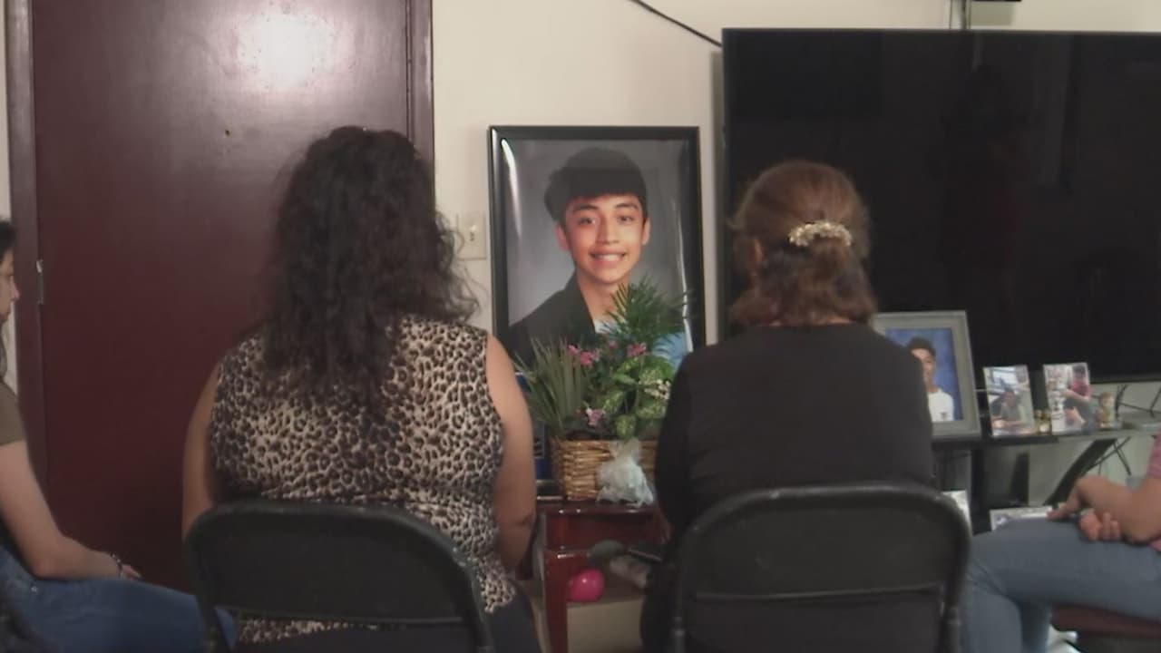 La familia del joven de 15 años asesinado en Glenview denuncia un trato preferencial para el acusado