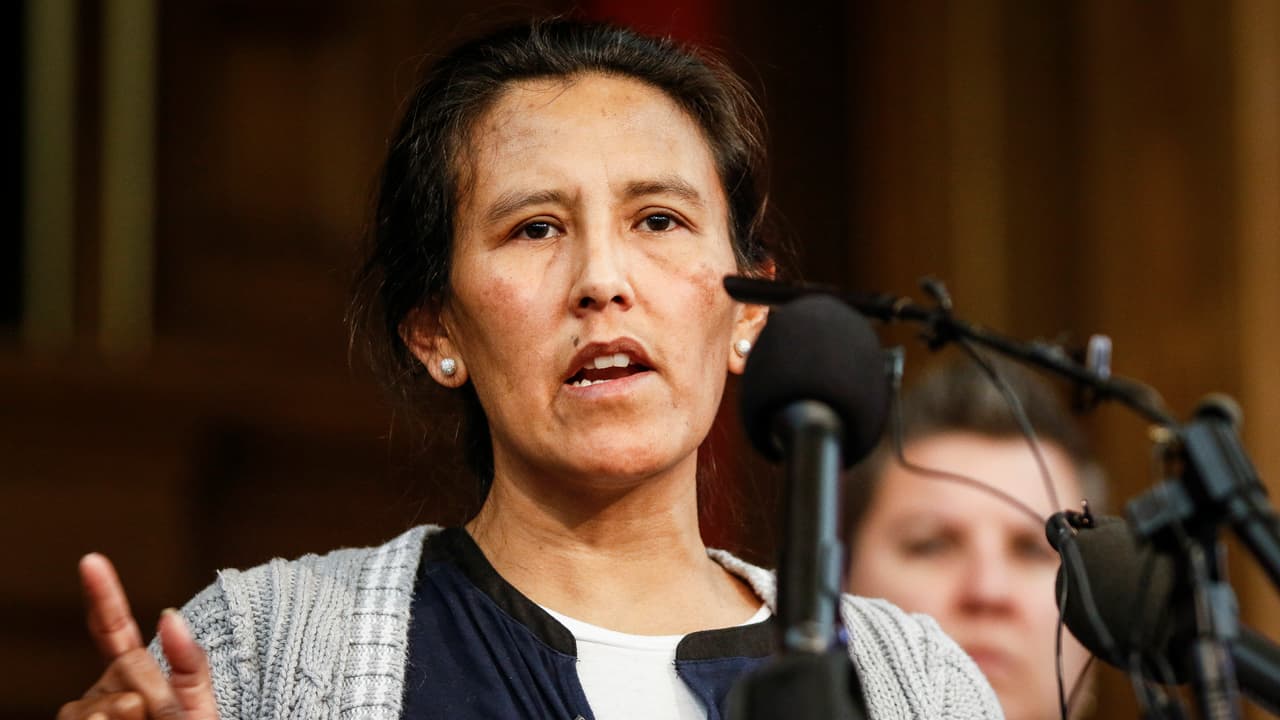 Una indocumentada mexicana se refugia en una iglesia en Denver para evitar su deportación