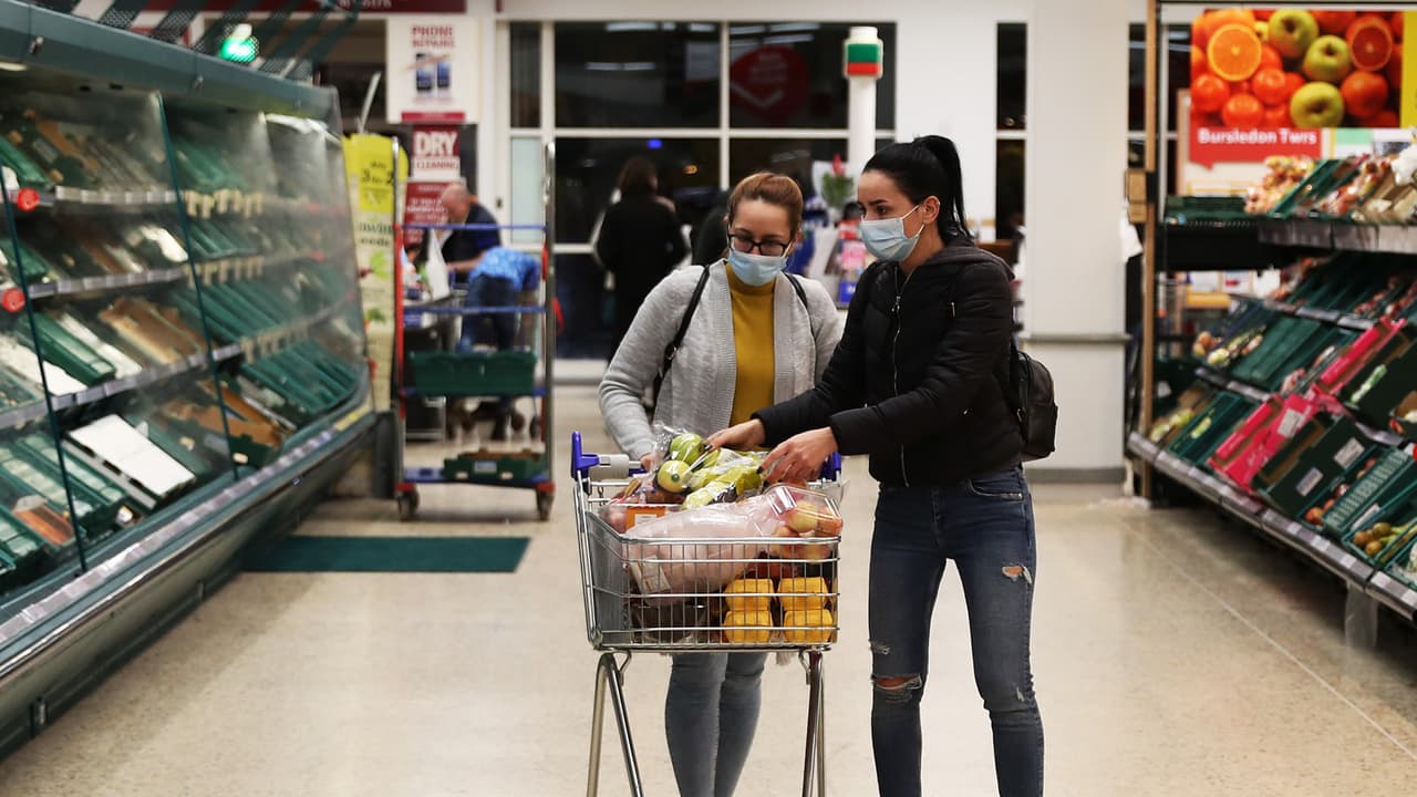 Usar mascarilla en lugares cerrados, la recomendación en Los Ángeles por la variante Delta del coronavirus