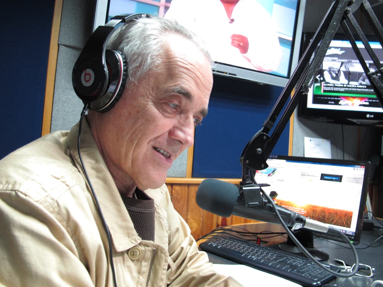 "Un abuso más de la dictadura": Periodista venezolano denuncia que el gobierno de Maduro castiga a sus críticos con la anulación de pasaportes