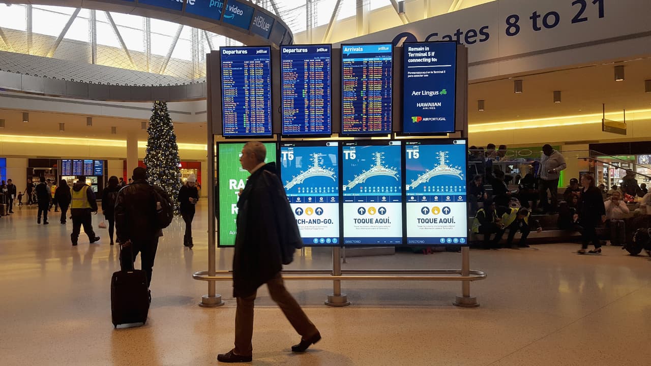 Corte eléctrico en el aeropuerto JFK retrasa 75 vuelos y 24 son cancelados