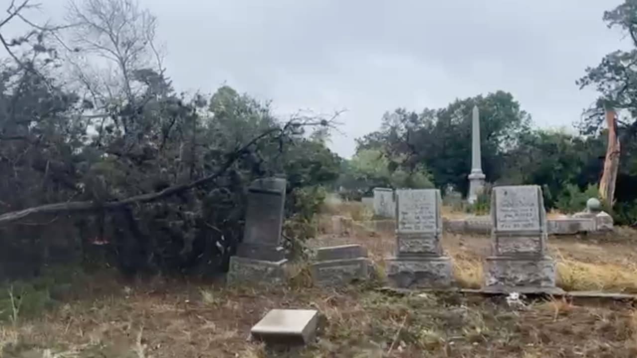 En el centro de San Antonio, en el panteón de Dignowity Hill ha sido afectado por el paso de las tormentas.