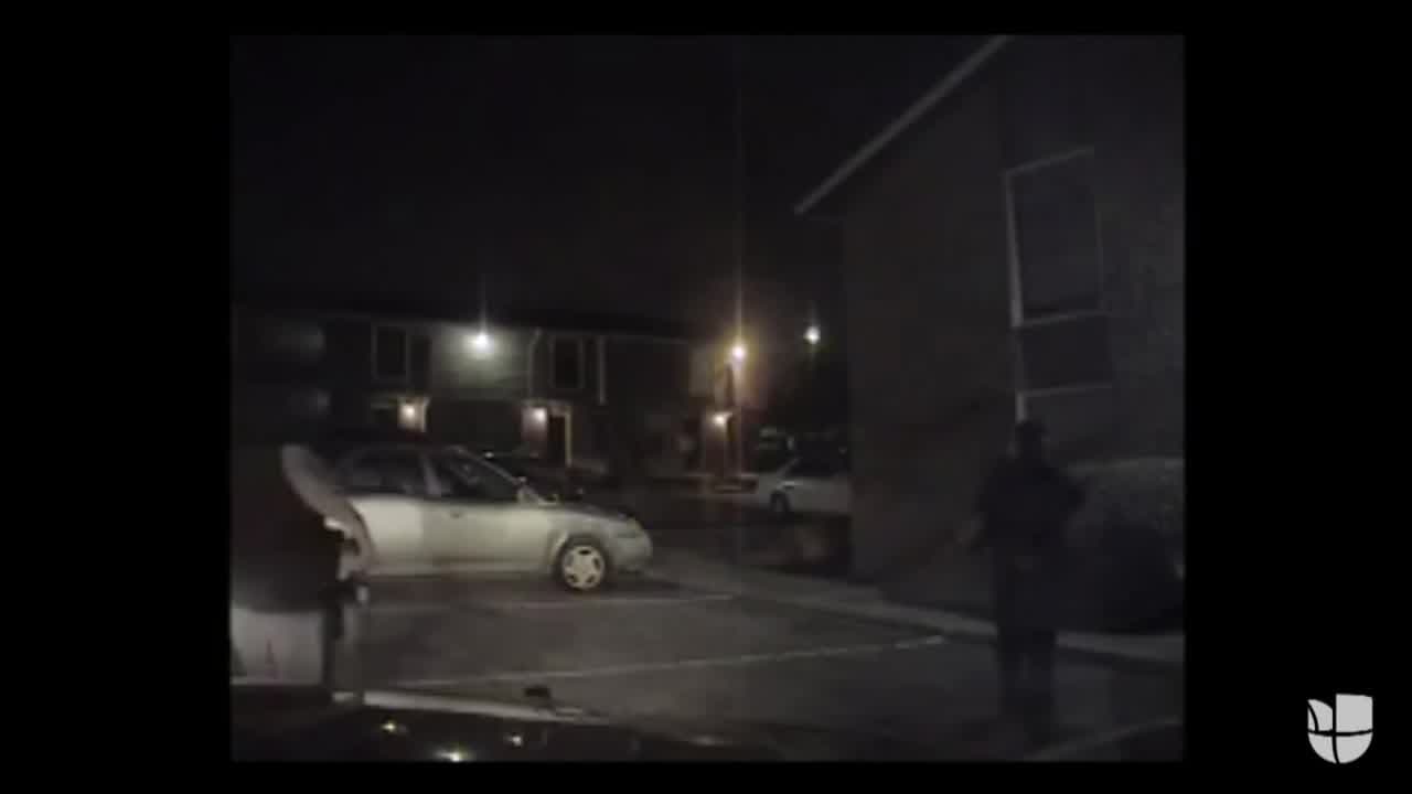 Revelan video en el que agente de policía en Texas le dispara a un negro aparentemente por la espalda