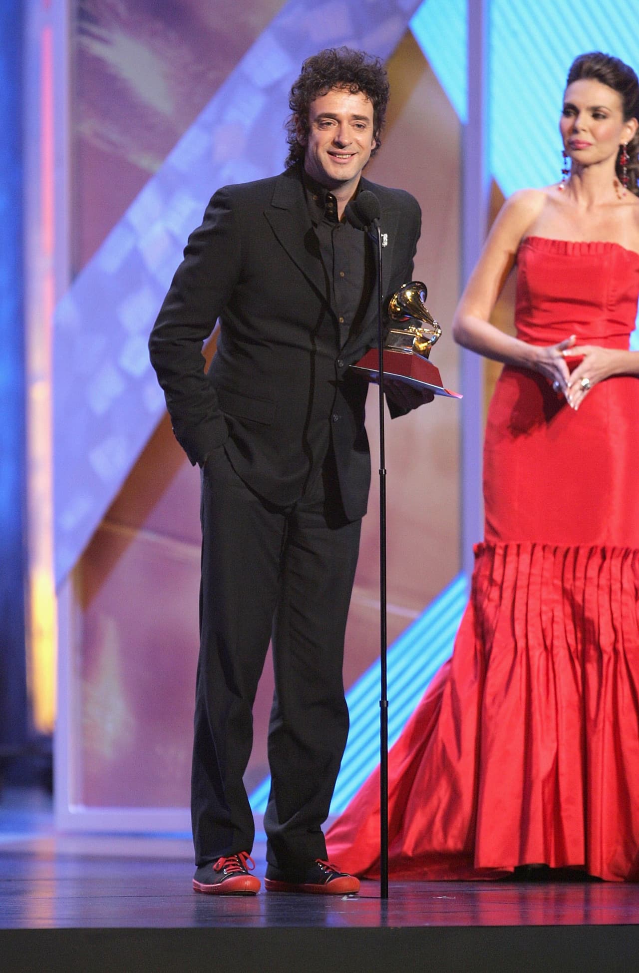 Ceratti obtuvo su primer Latin GRAMMY len la categoría Mejor Canción de Rock en 2001 por el tema 'Cosas Imposibles'