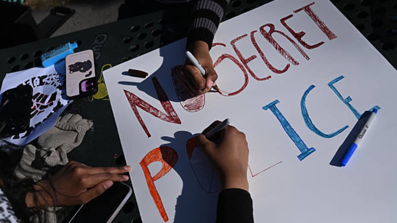 Protestan en la Universidad de Florida para exigir fin de colaboración con ICE